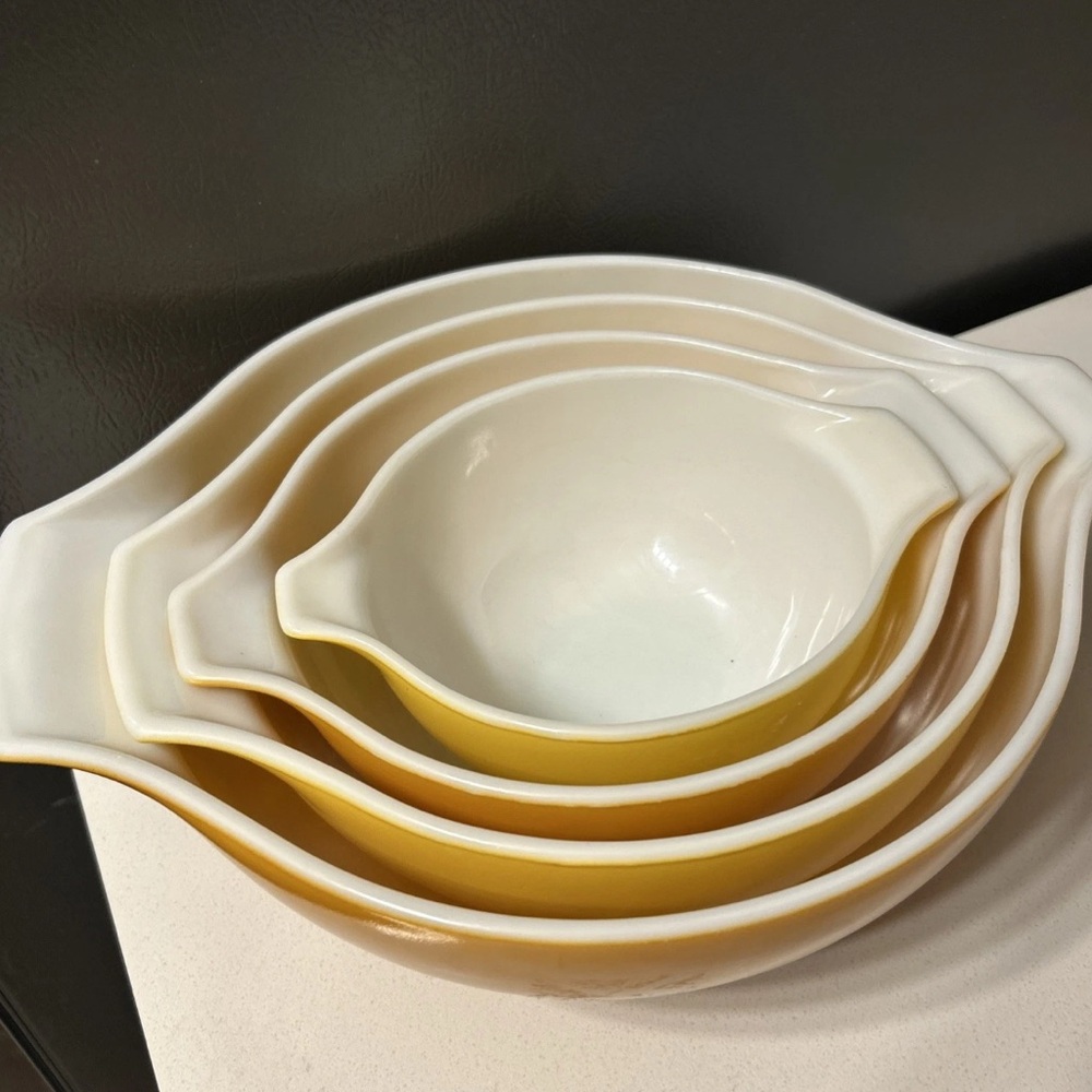 Vintage pyrex white and Orange butterfly Gold Cinderella 4 Mixing Bowls - Picture 3 of 11